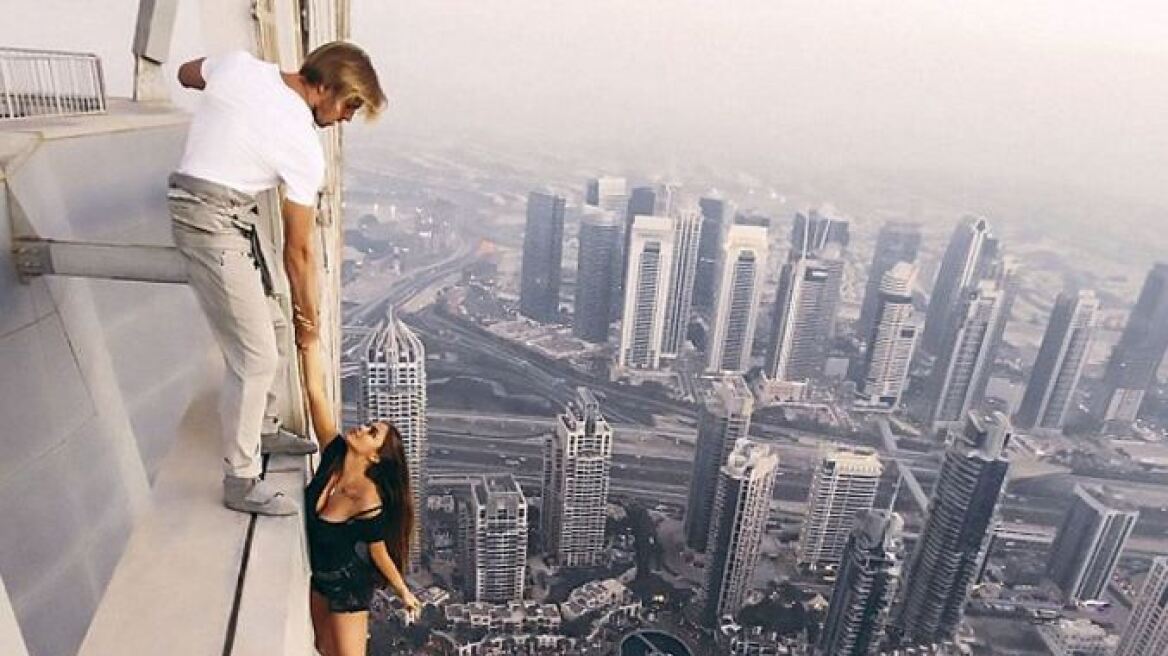 Ακατάλληλο για υψοφοβικούς: Μοντέλο ρισκάρει τη ζωή της σε ύψος 300 μέτρων!