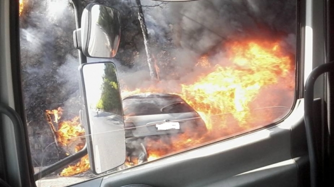 Αυτοκίνητο τυλίχθηκε στις φλόγες στο Ηράκλειο 