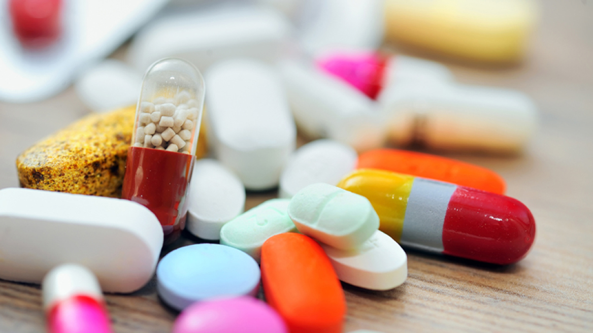 «Καζάνι που βράζει» η φαρμακοβιομηχανία - Άγρια κόντρα για τις τιμές των γενοσήμων