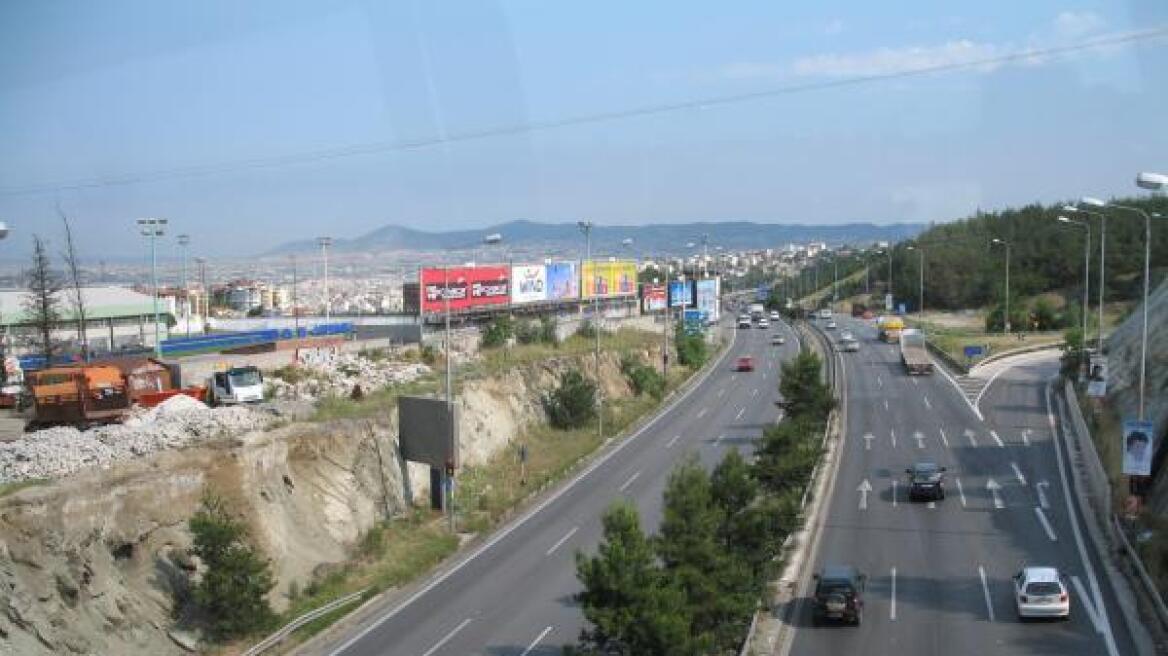Καραμπόλες αυτοκινήτων στην περιφερειακή οδό Θεσσαλονίκης