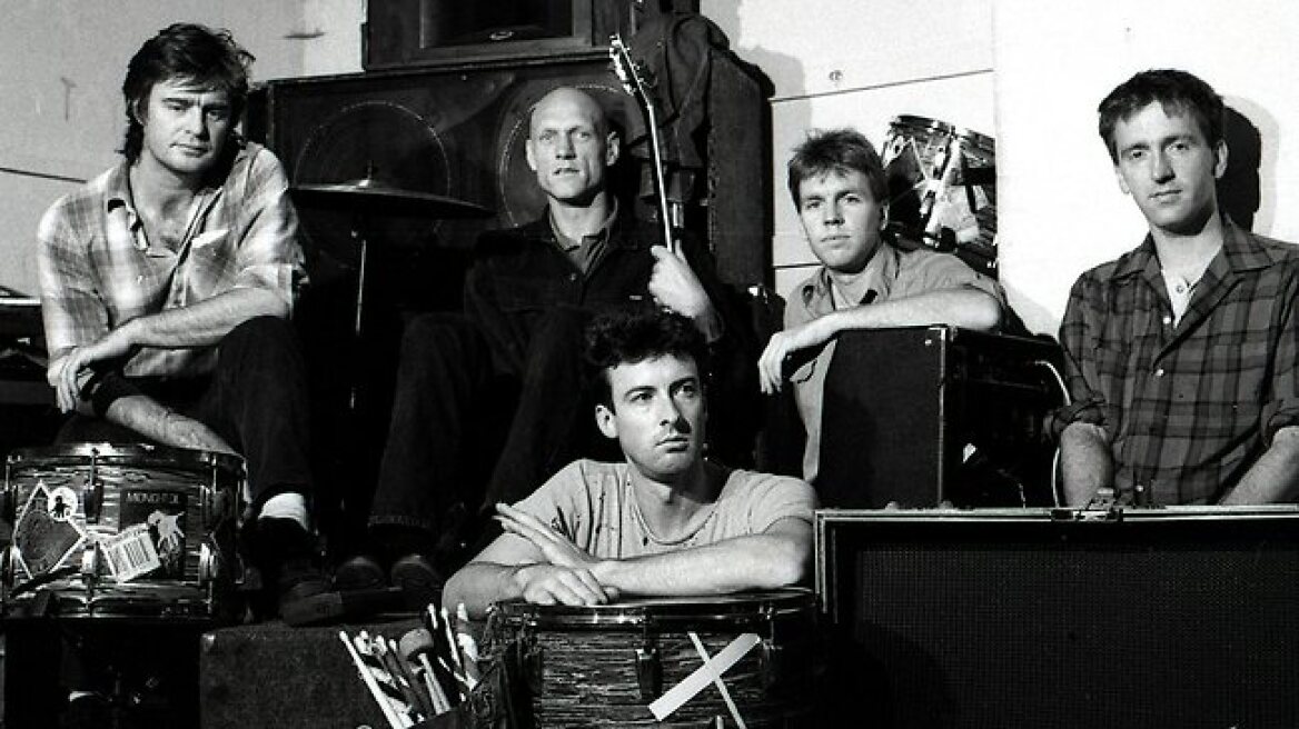 «Midnight Oil»: Η ροκ μπάντα επιστρέφει στη σκηνή μετά από σχεδόν δύο δεκαετίες
