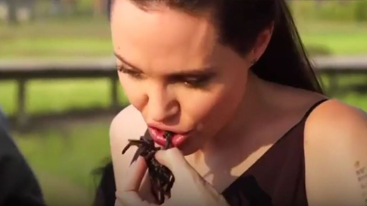Βίντεο: Η Αντζελίνα Τζολί και τα παιδιά της τρώνε ταραντούλες και σκορπιούς!