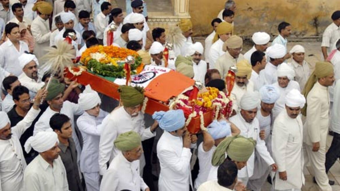 Απίστευτο: Ινδός ξύπνησε την ώρα... της κηδείας του!