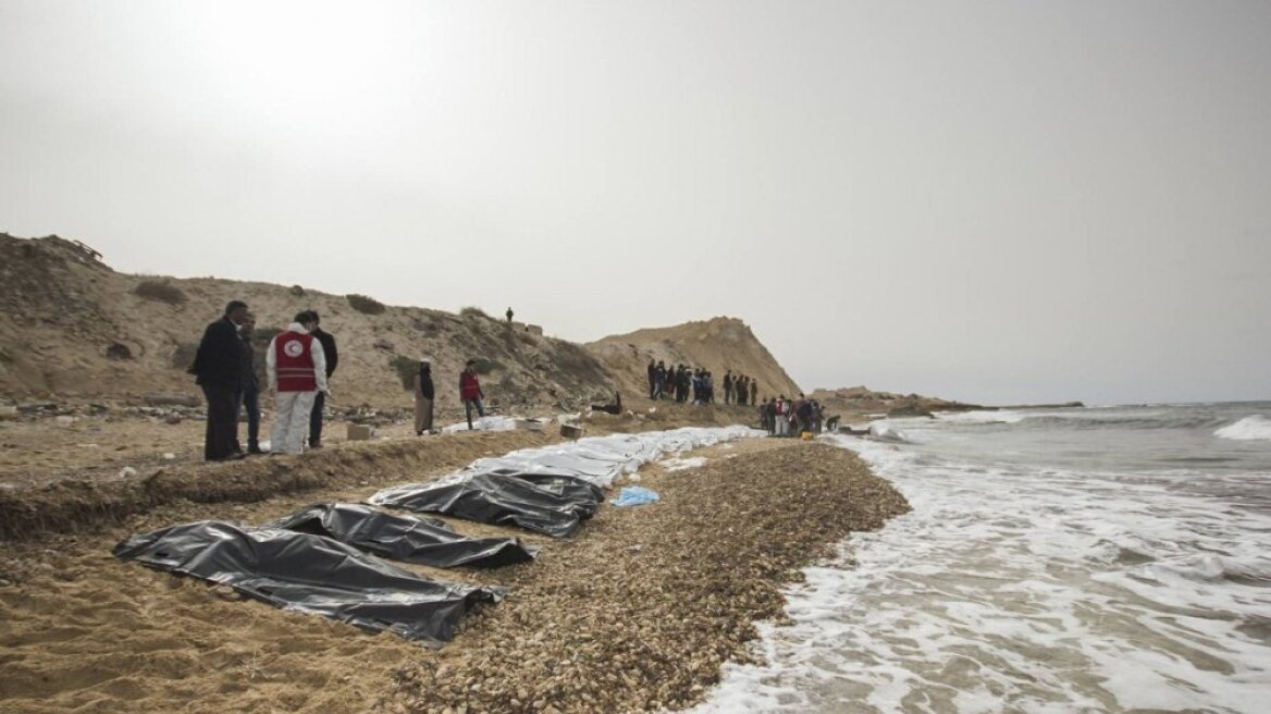 Τραγικό: Οι σοροί 74 προσφύγων ξεβράστηκαν στις ακτές της Λιβύης