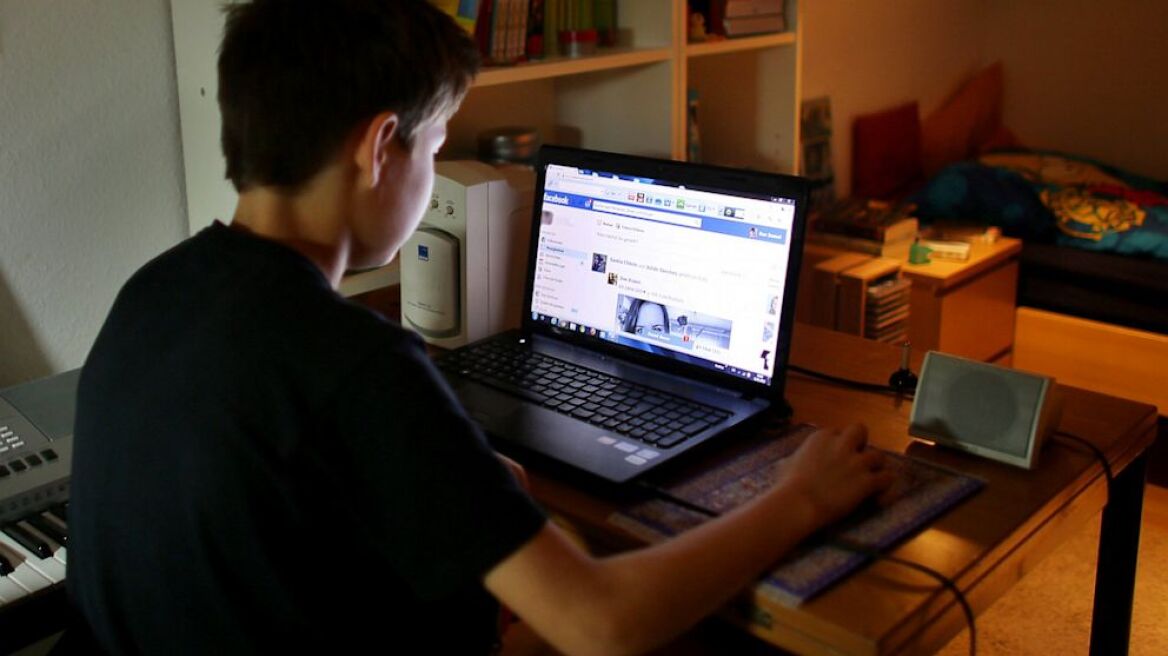 Παρενόχληση μέσω Facebook σε ανήλικο μαθητή από τον Βόλο
