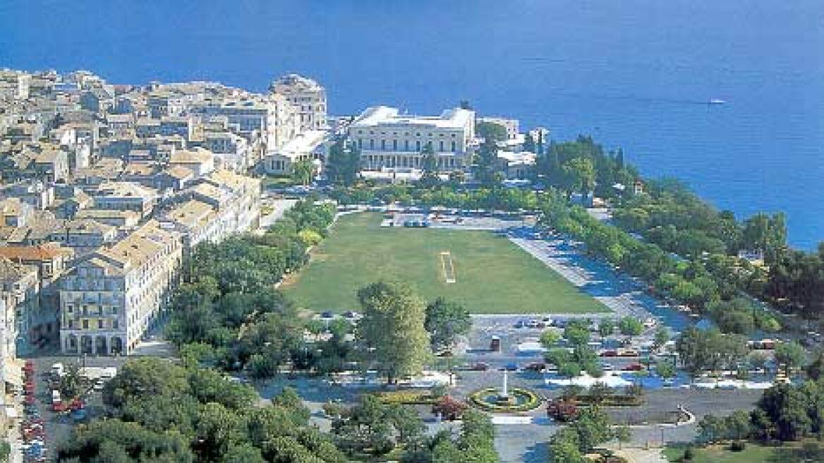 The biggest square in the Balkans is on a Greek island! (PHOTOS)