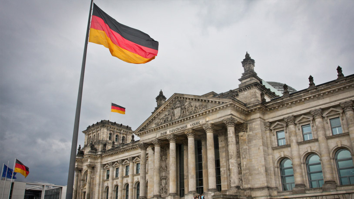 Διπλό «χτύπημα» από το Βερολίνο: Το 2018 το χρέος - Πιθανό 4ο Μνημόνιο