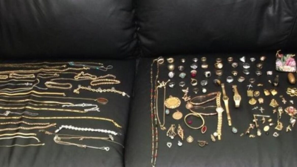 Λάρισα: Έπιασαν 30χρονο με κλεμμένα κοσμήματα