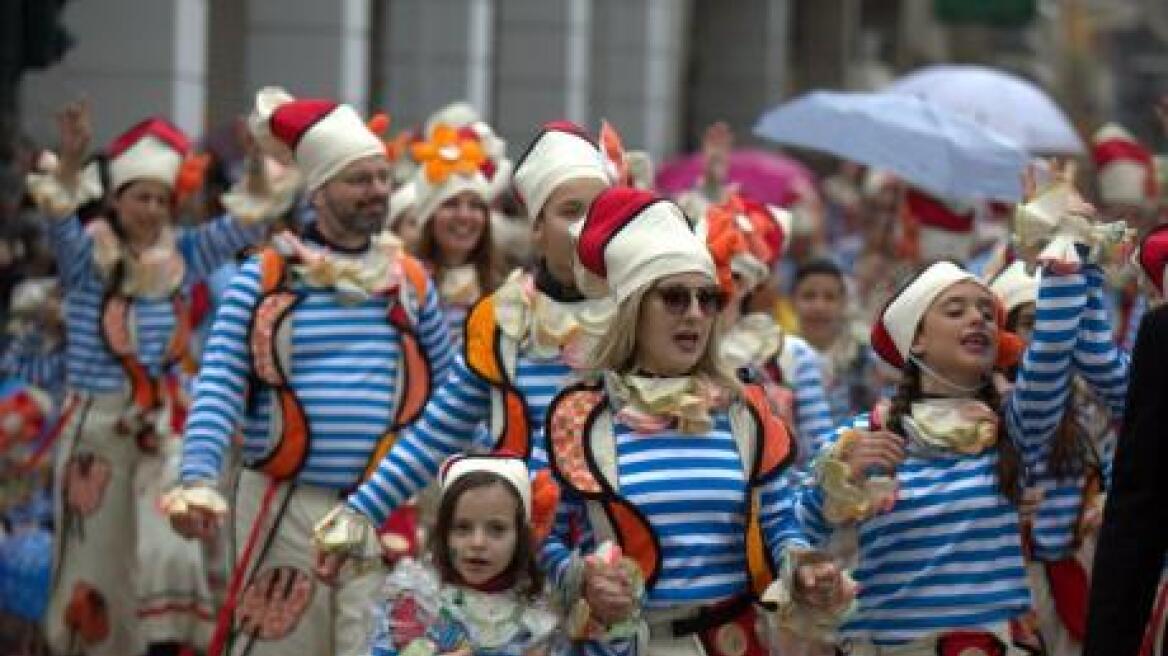 H μεγάλη ώρα του Πατρινού καρναβαλιού έφτασε - 30.000 καρναβαλιστές θα ξεχυθούν στους δρόμους 