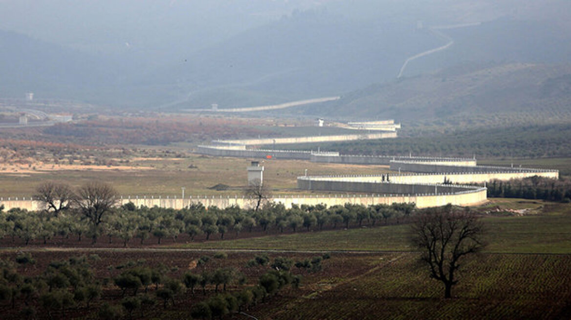 Turkey-Syria border wall completed by half