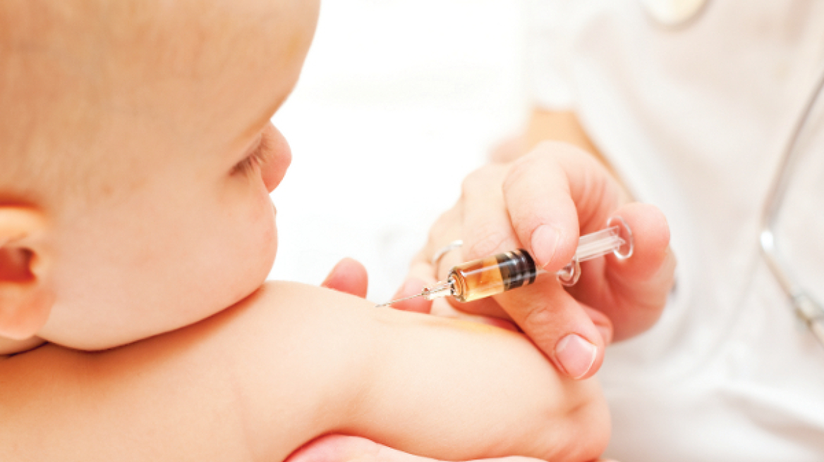 Ενστάσεις από παιδίατρους για την ένταξη του εμβολίου της μηνιγγίτιδας στο πρόγραμμα εμβολιασμού