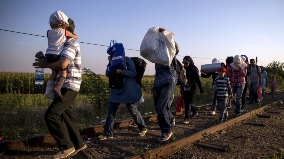 Tagesspiegel: Η γερμανική ολιγωρία οξύνει την προσφυγική κρίση στην Ελλάδα