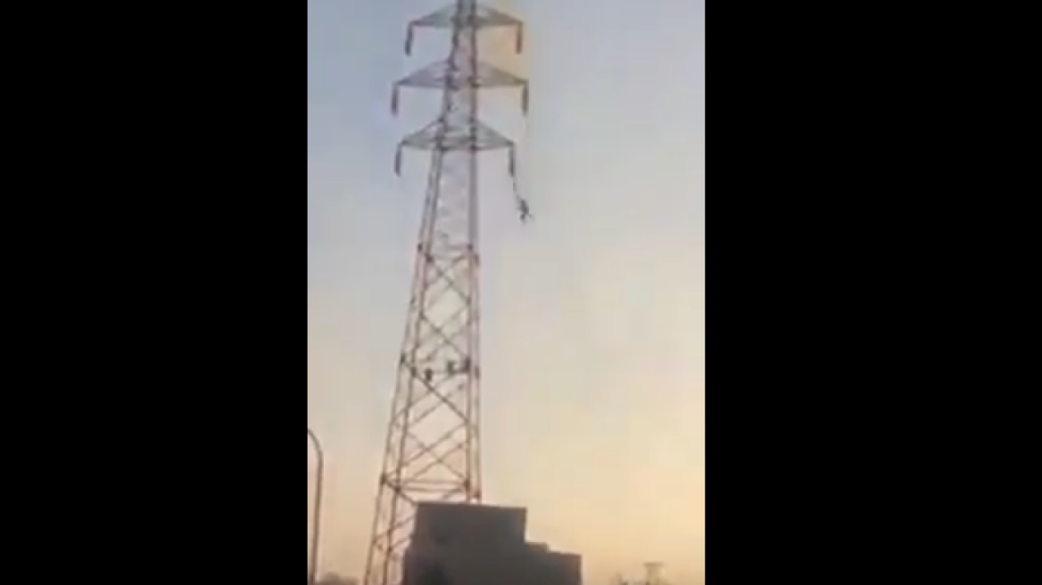 Βίντεο: Παθαίνει ηλεκτροπληξία δύο φορές, πέφτει από ύψος 30 μέτρων και φεύγει... περπατώντας;