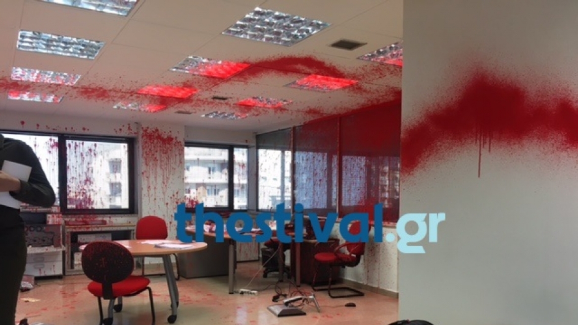 Θεσσαλονίκη: Κουκουλοφόροι προξένησαν ζημιές σε γραφείο ευρέσεως εργασίας