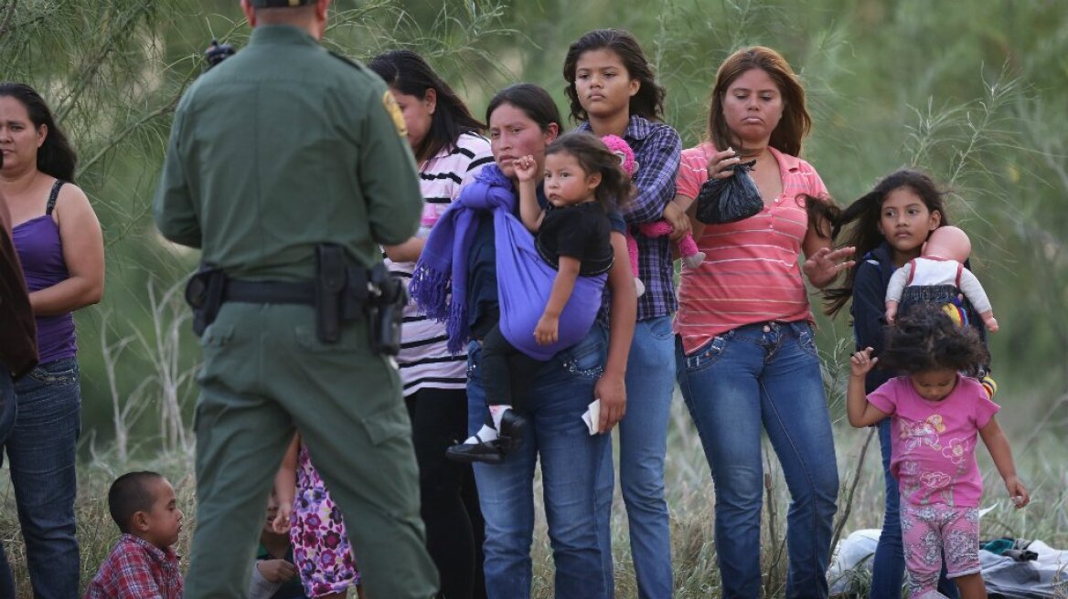 ΗΠΑ: Εξετάζεται πρόταση που θα χωρίζει παιδιά μεταναστών από τις μητέρες τους στα σύνορα με το Μεξικό