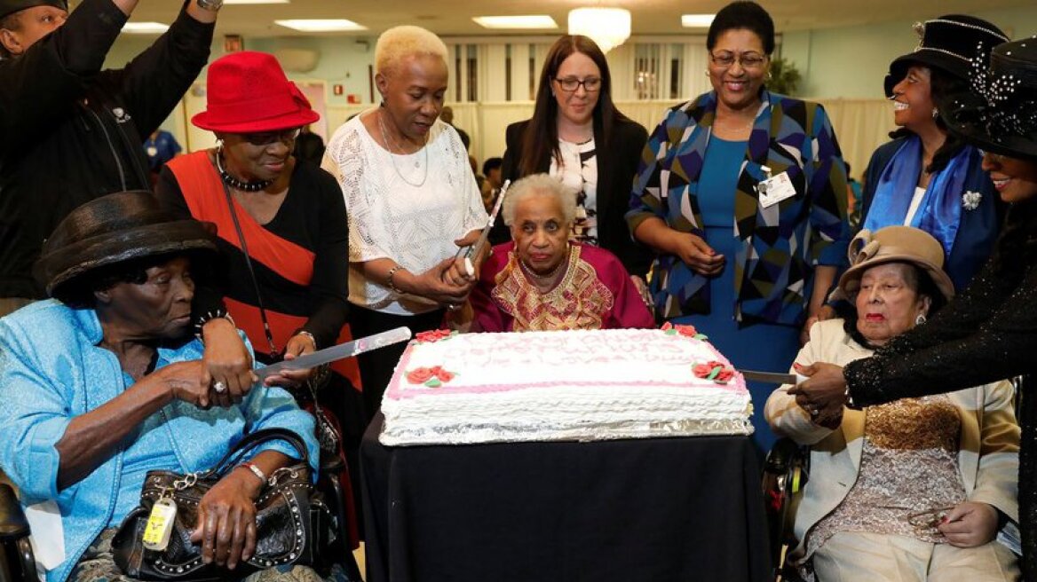 Φωτογραφίες: Τρεις αιωνόβιες γιαγιάδες έκαναν γενέθλια σε γηροκομείο του Μπρούκλιν