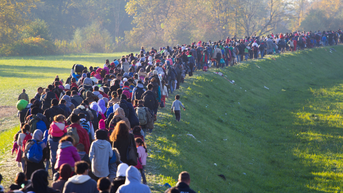Η Ουγγαρία ψήφισε νόμο για κράτηση των προσφύγων και μεταναστών που μπαίνουν στο έδαφός της