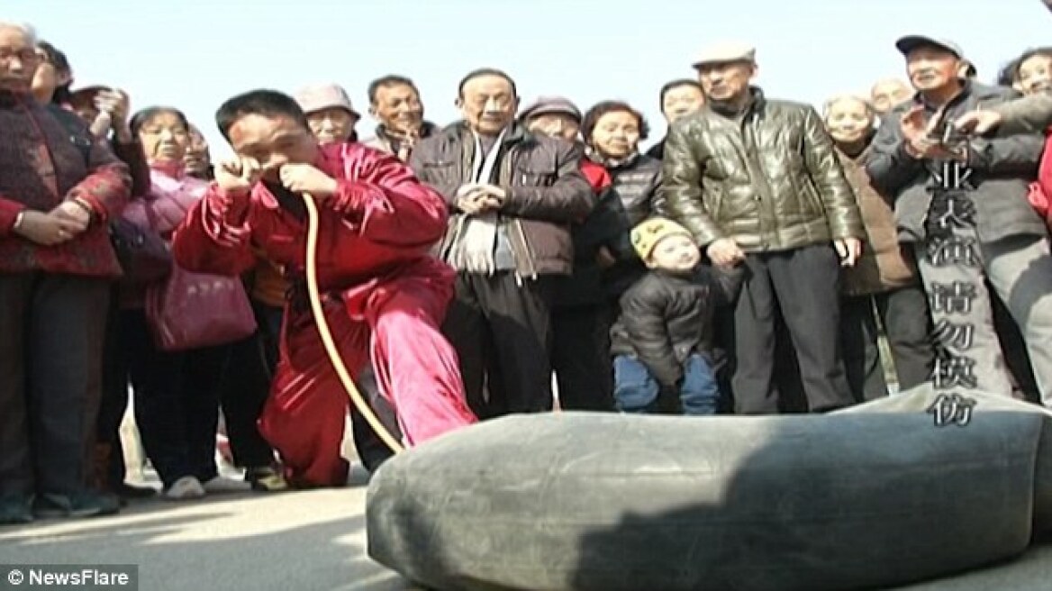 Δάσκαλος του Κουνγκ Φου φουσκώνει λάστιχο αυτοκινήτου με τη... μύτη του