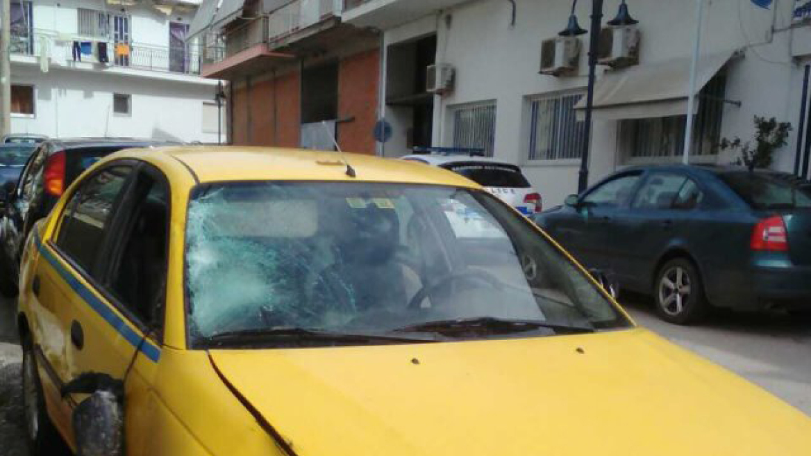 Τροχαίο με εγκατάλειψη στην Αμφιλοχία: Παλιό ταξί χωρίς πινακίδες οδηγούσε ο 19χρονος
