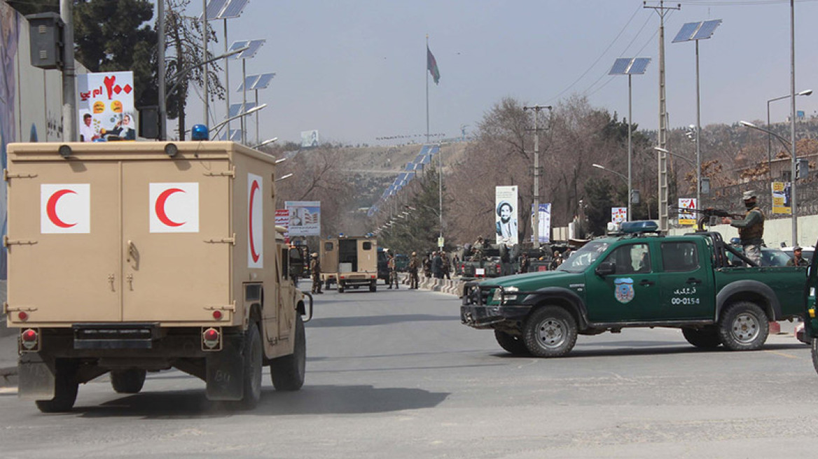 Μακελειό σε νοσοκομείο της Καμπούλ: Τζιχαντιστές ντύθηκαν γιατροί και σκότωσαν 30 ανθρώπους