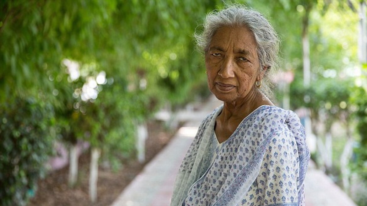 Ινδία: Έγινε μητέρα στα 72 αλλά δυσκολεύεται να φροντίσει τον 11 μηνών γιο της