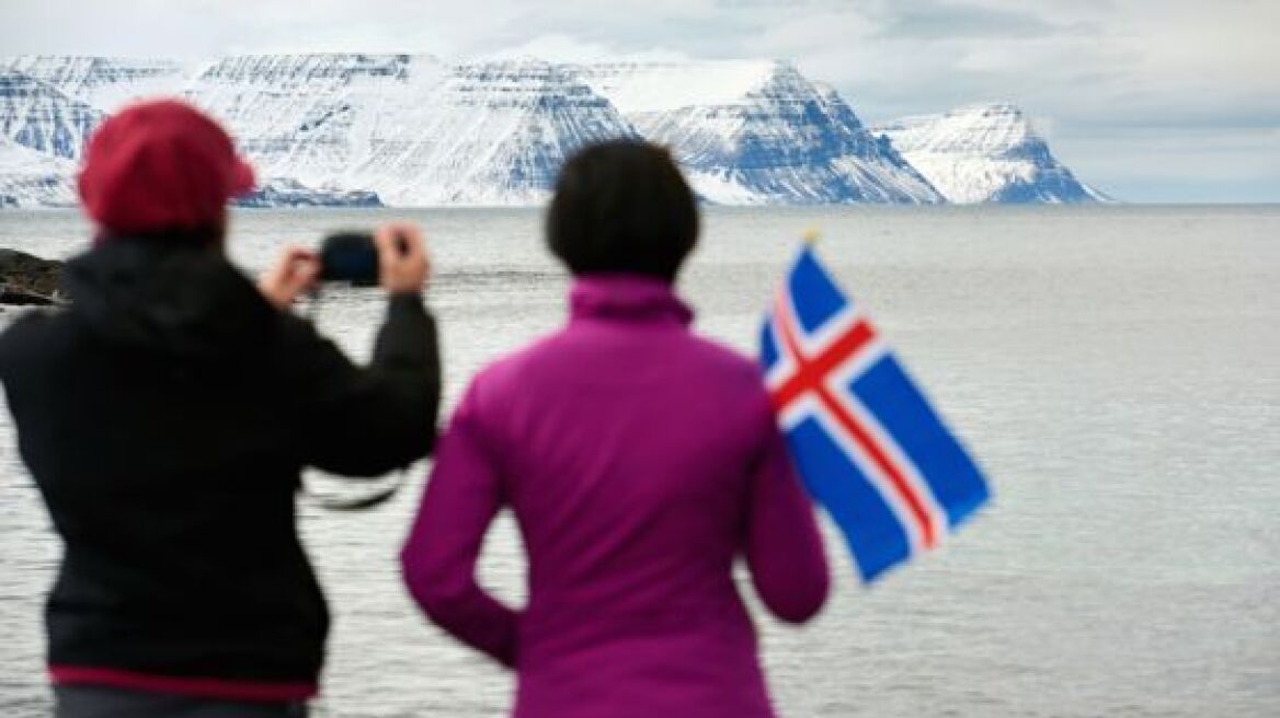Η Ισλανδία υποχρεώνει εταιρείες να πληρώνουν ίδιους μισθούς σε άνδρες και γυναίκες
