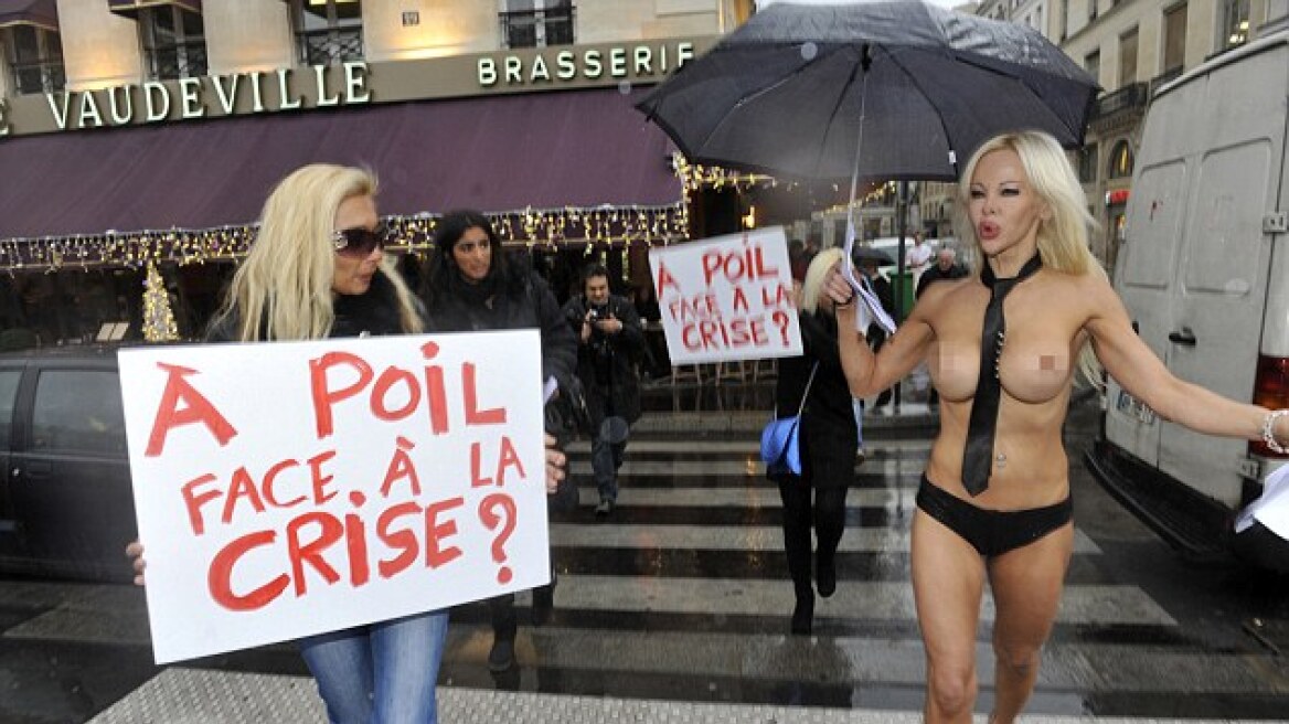Βγήκε γυμνόστηθη για να στηρίξει την υποψηφιότητά της για τη γαλλική προεδρία και συνελήφθη