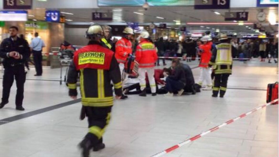 Ντίσελντορφ: Πέντε τραυματίες από επίθεση με τσεκούρι σε σταθμό τρένου
