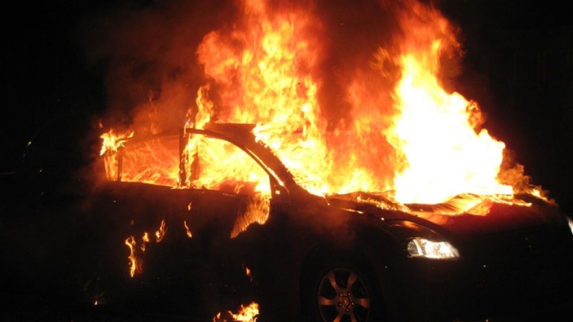 Τρεις εμπρησμοί αυτοκινήτων την νύχτα στην Θεσσαλονίκη