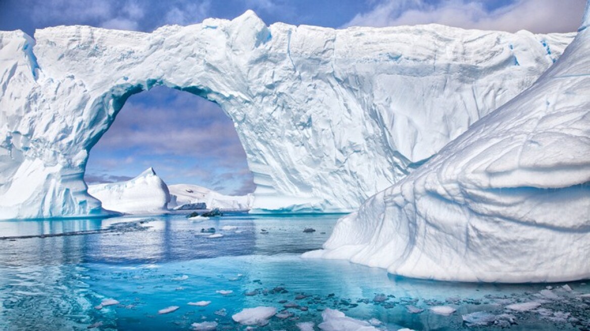 Μαγικές εικόνες της Ανταρκτικής: Όλες οι αποχρώσεις του μπλε σε μερικά «κλικ»