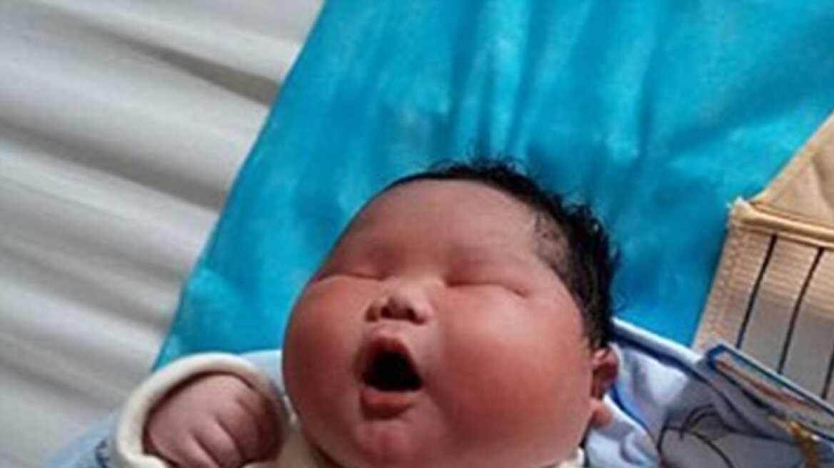 Giant baby born in China! (photos)