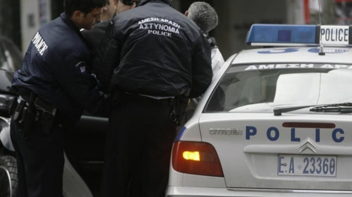 Συνελήφθη Βούλγαρος που μετέφερε λαθραία… καναρίνια και αλκοόλ