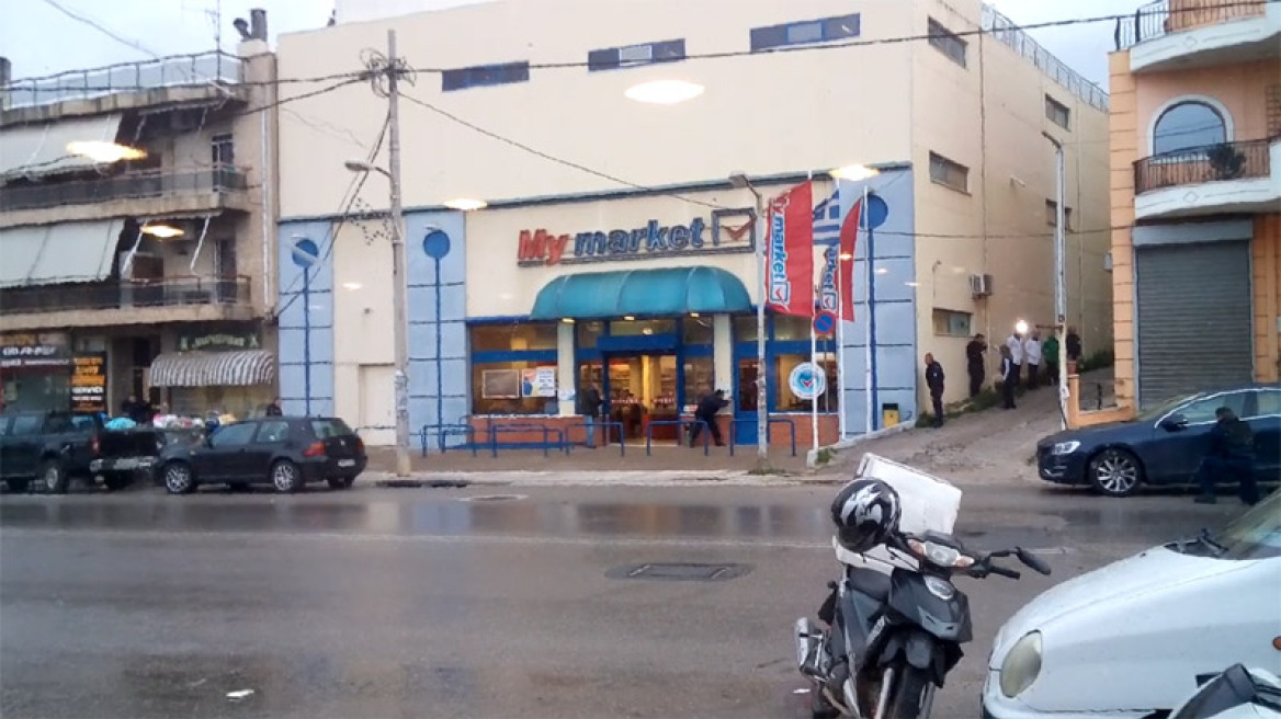 Βίντεο ντοκουμέντο: Το πιστολίδι των αστυνομικών με τον ληστή σε σούπερ μάρκετ στο Καματερό