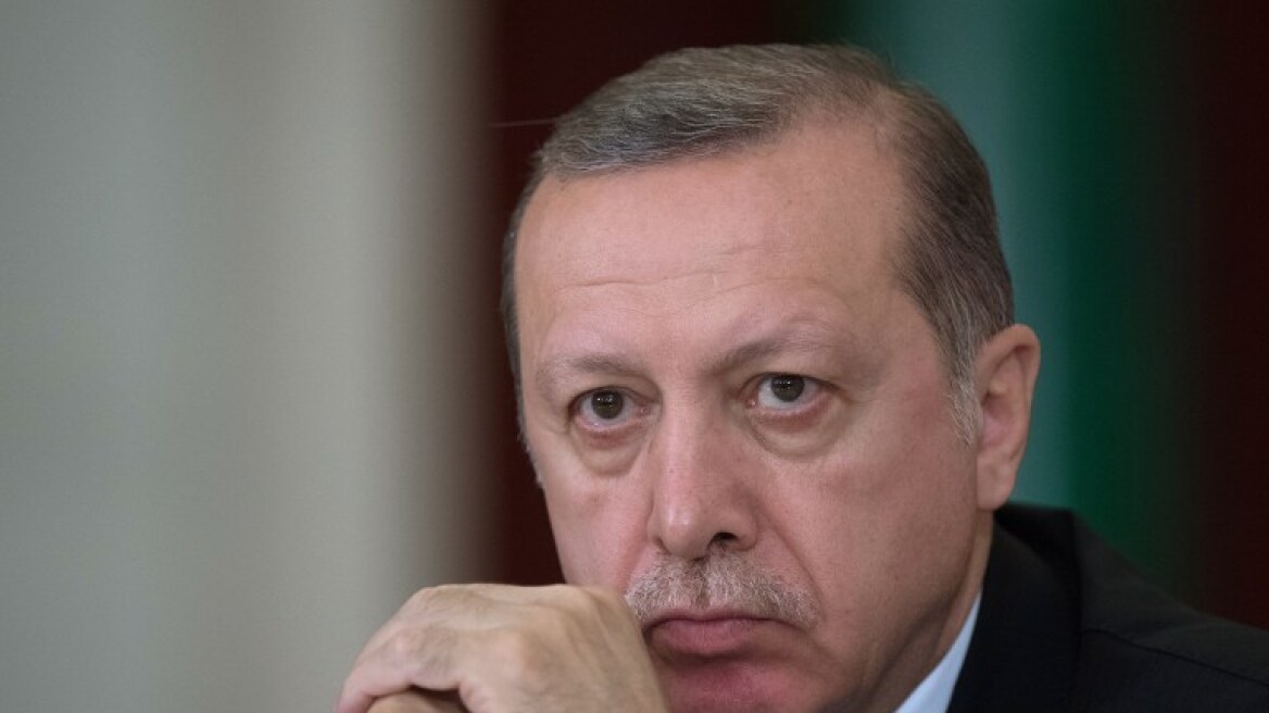 Με αναθεώρηση της συμφωνίας για το προσφυγικό «απειλεί» τώρα η Τουρκία την ΕΕ