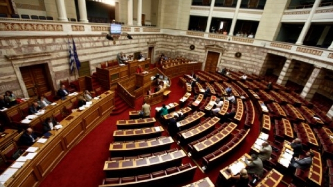 Βουλή: 65 βουλευτές του ΣΥΡΙΖΑ ζητούν να παίρνουν σύνταξη και εκείνοι που χρωστάνε 