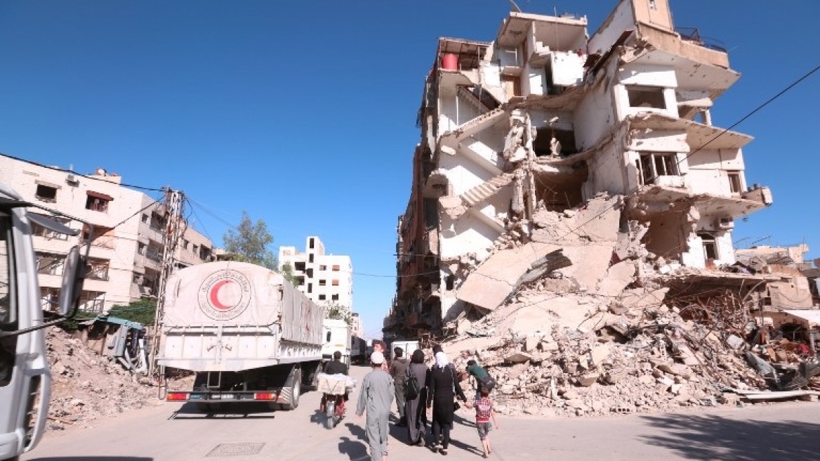 Συρία: Αυτοκινητοπομπές με ανθρωπιστική βοήθεια μπήκαν σε πολιορκημένες πόλεις  