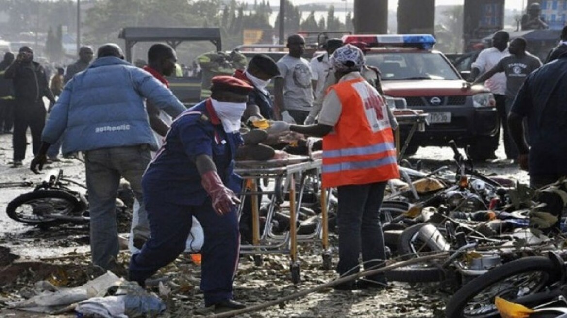 Νιγηρία: Τέσσερις έφηβες ζωσμένες με εκρηκτικά ανατινάχτηκαν σε στάση λεωφορείου