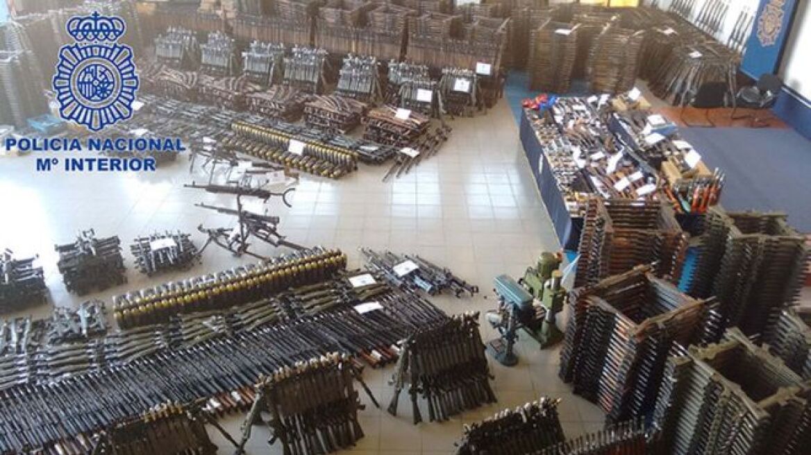 Huge weapons haul seized by Spanish police! (SURREAL PHOTOS)