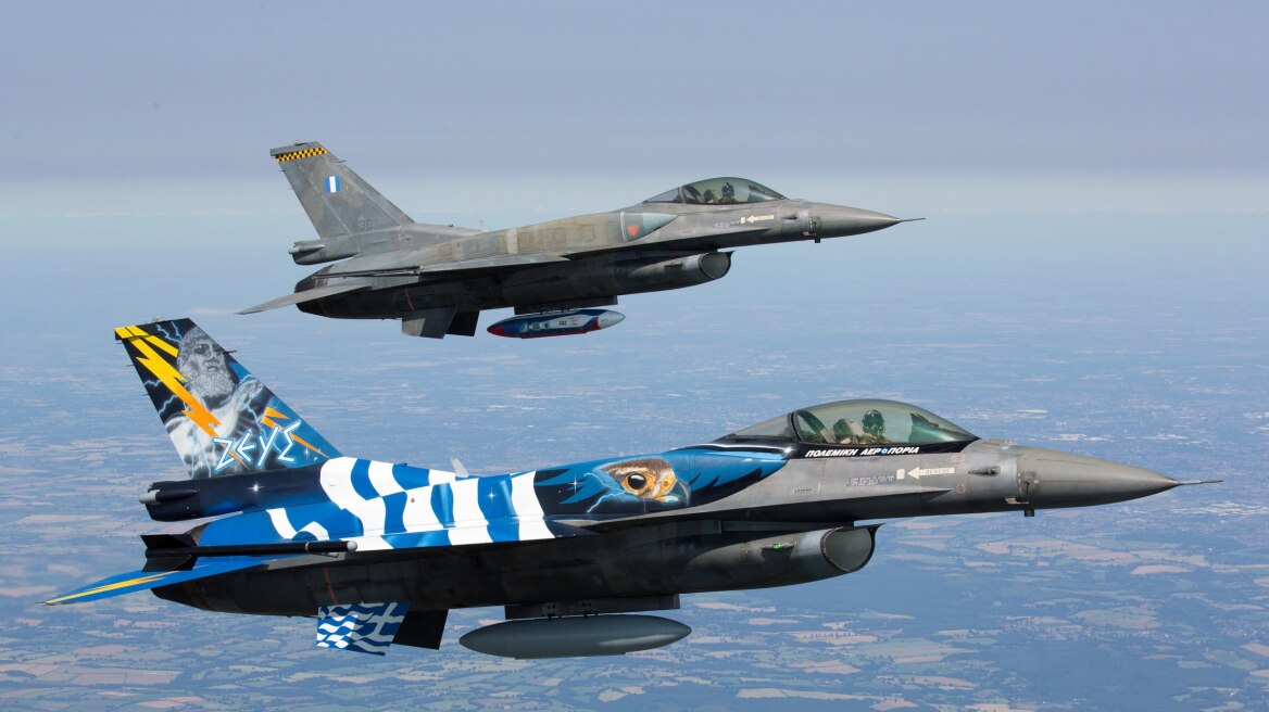 Hellenic Air Force: Low flights over major Greek cities in a few minutes! (VIDEO)