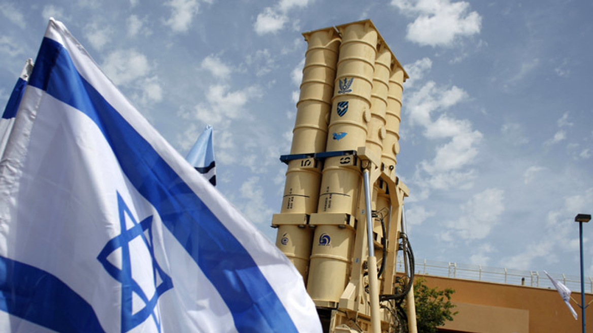 Israel hits targets in Syria and intercepts SAM missile