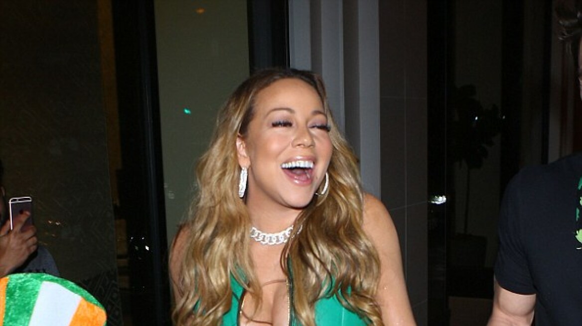 Mariah Carey: Το μπούστο του φορέματος της μονοπώλησε τα φωτογραφικά φλας