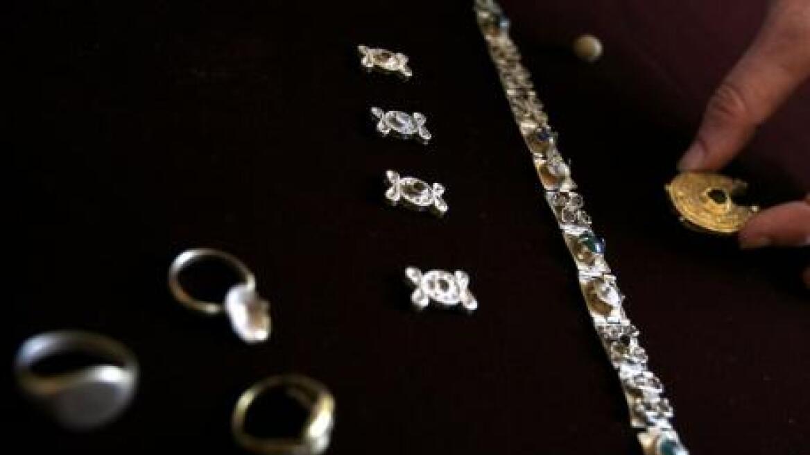 Πάτρα: Έκλεψαν κοσμήματα αξίας 10.000 ευρώ
