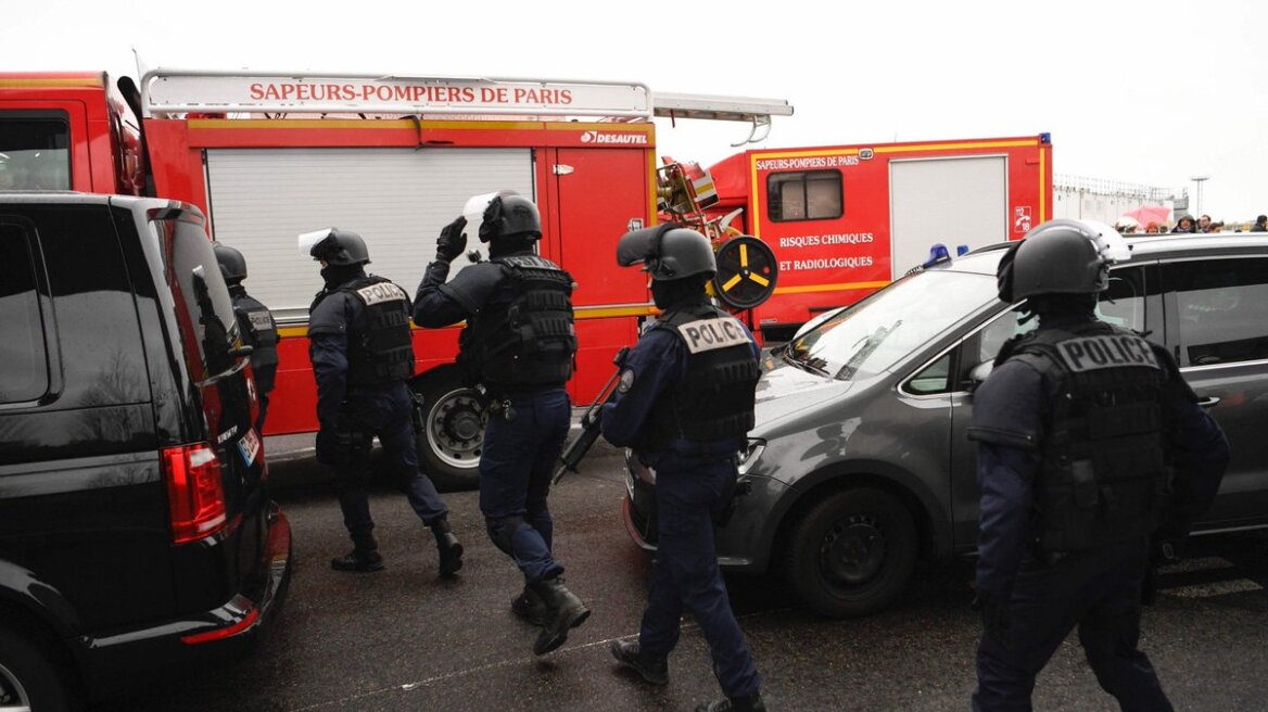 Θρίλερ με τον δράστη της επίθεσης στο Ορλί - Είχε τραυματίσει νωρίτερα αστυνομικό