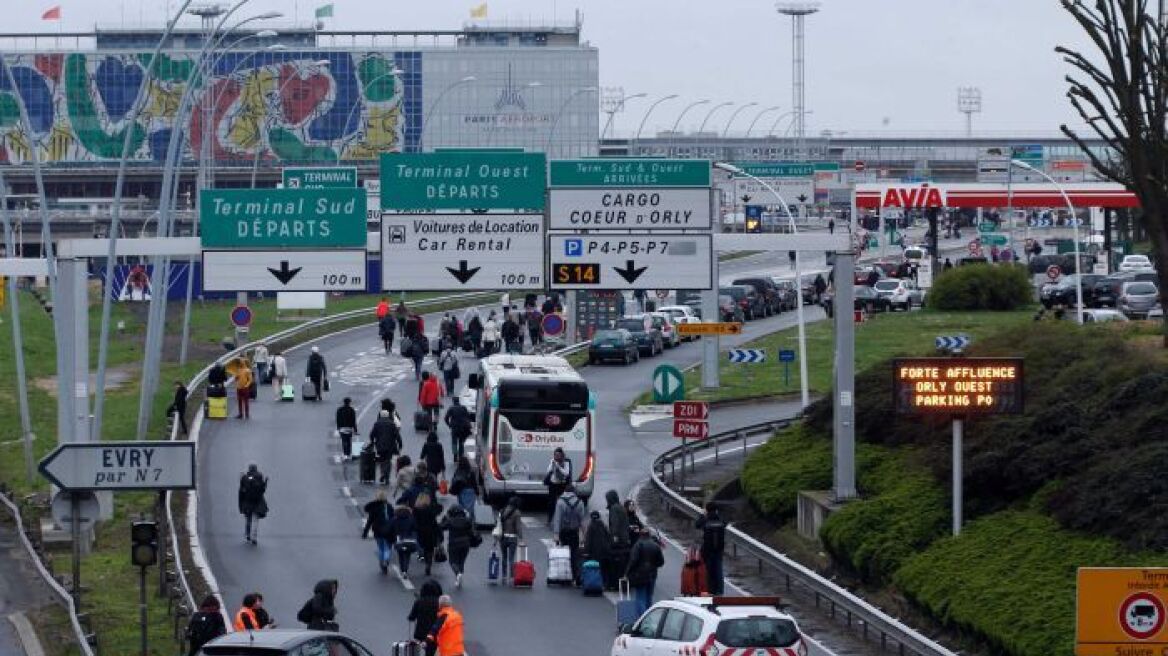  The man killed at Orly airport had shot at police officers an hour before the attack