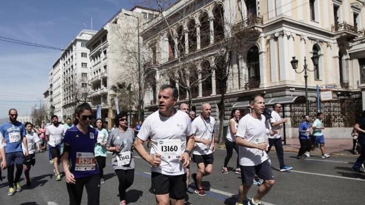 Ο Σταύρος Θεοδωράκης έτρεξε στον Ημιμαραθώνιο της Αθήνας για καλό σκοπό 