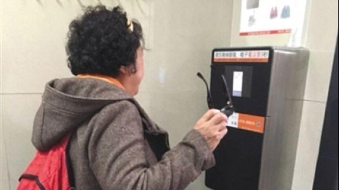 Στην Κίνα βάζουν face control στις δημόσιες τουαλέτες για να γλιτώσουν από τους «κλέφτες χαρτομάντιλων»