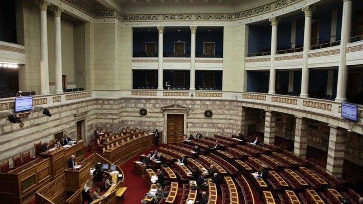 Μέτρα για την ανασφάλιστη και αδήλωτη εργασία, ζητούν 33 βουλευτές του ΣΥΡΙΖΑ