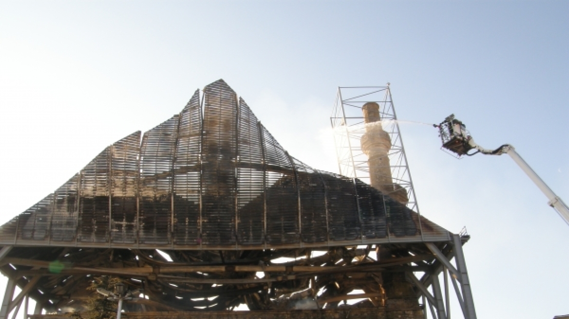 Ανυπολόγιστες οι καταστροφές από την φωτιά στο Τέμενος Βαγιαζήτ