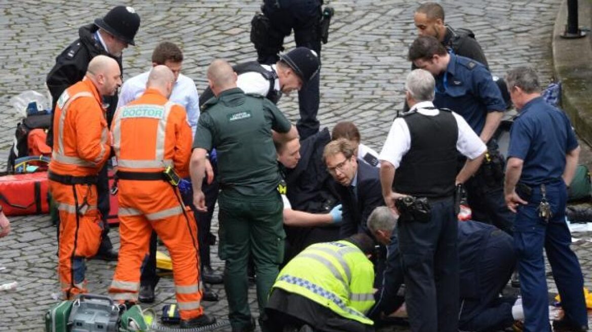 Λονδίνο: Ήρωας βουλευτής, έσπευσε να βοηθήσει τον μαχαιρωμένο φρουρό