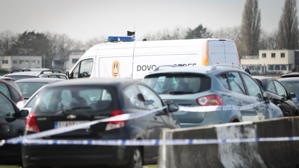 Τρόμος στην Αμβέρσα: Γάλλος πήγε να παρασύρει πεζούς με αμάξι φορτωμένο με όπλα